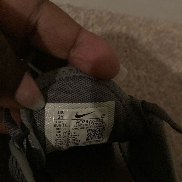 Nike Kids Air Max Gray and Pink Shoes - Picture 8 of 9